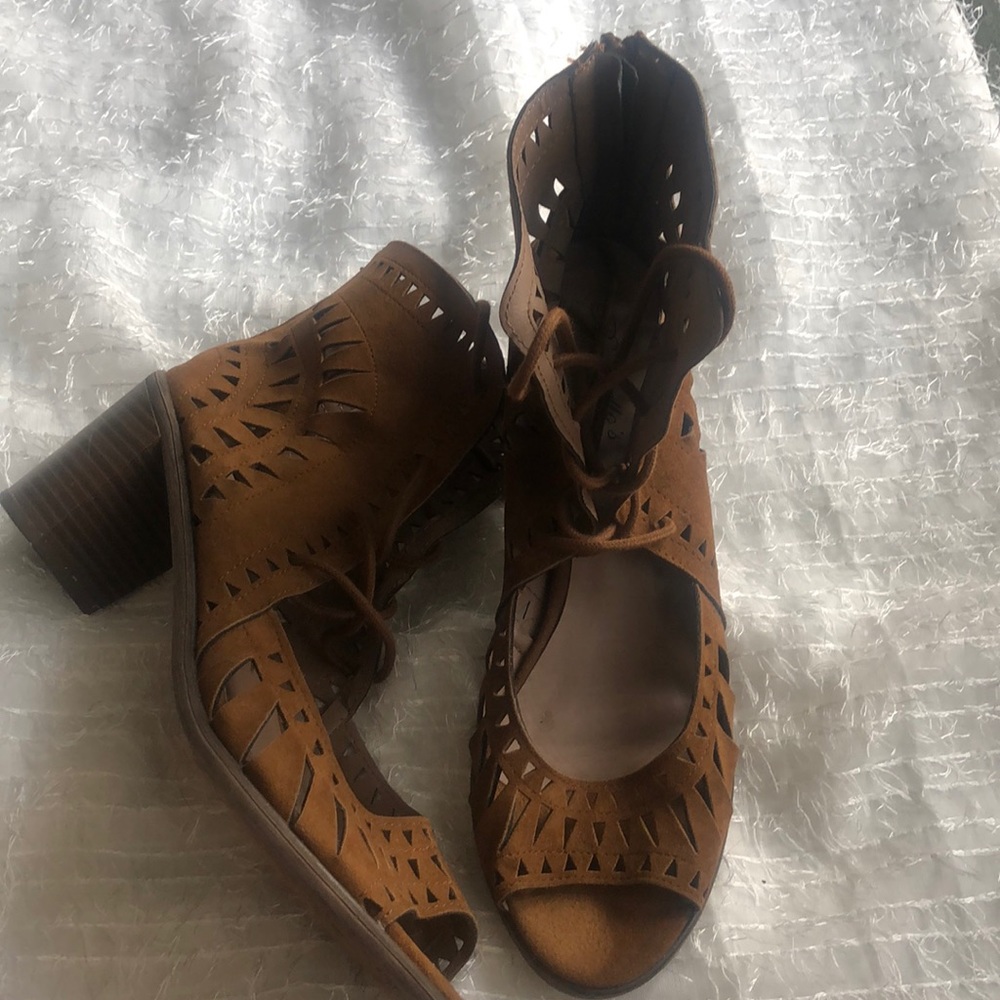 Breckelles Lace up heel, sandal/boot